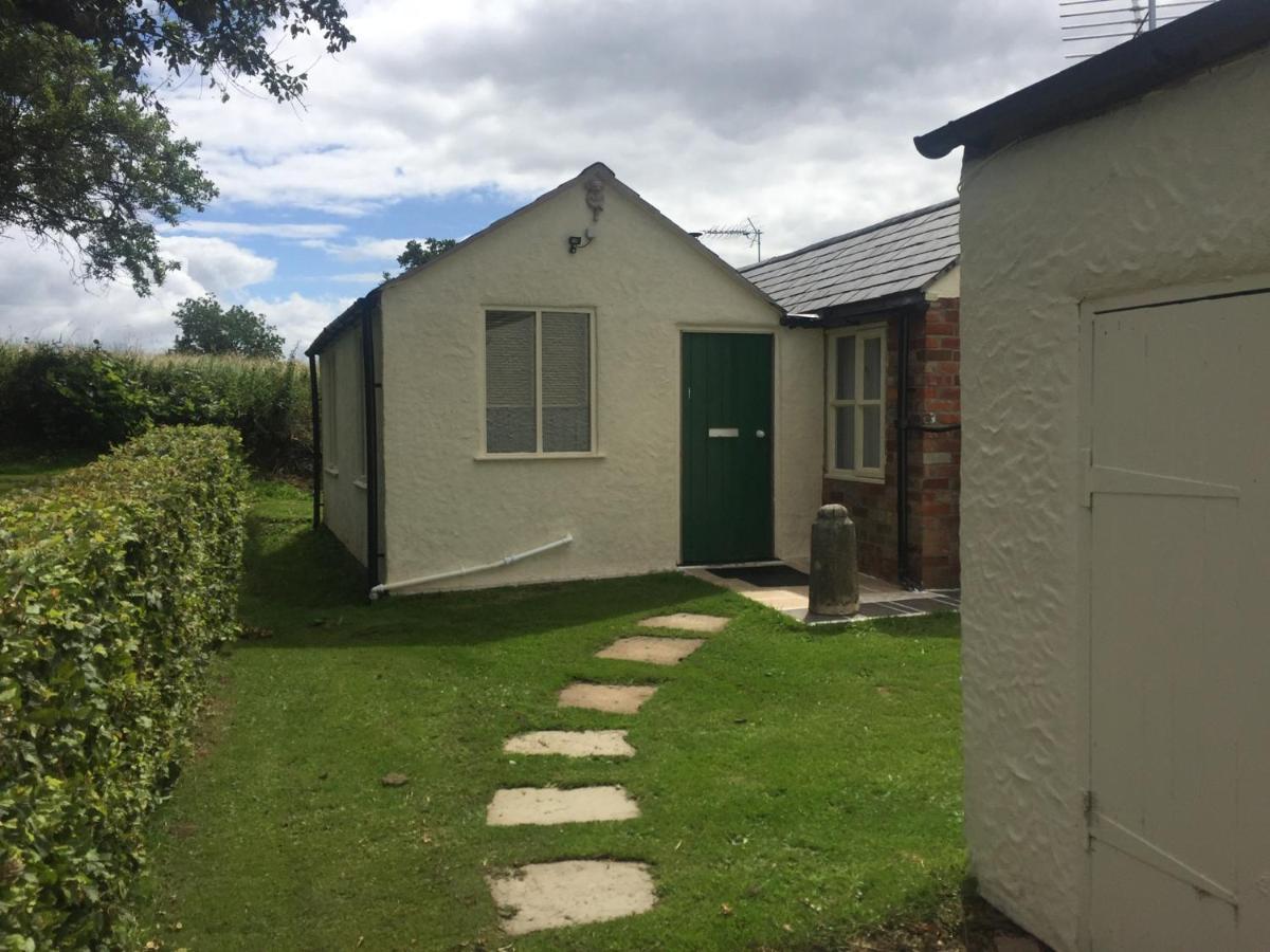 Holiday home The Gin Palace With Cozy Logburner Wrexham