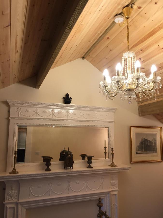 The Gin Palace With Cozy Logburner Wrexham