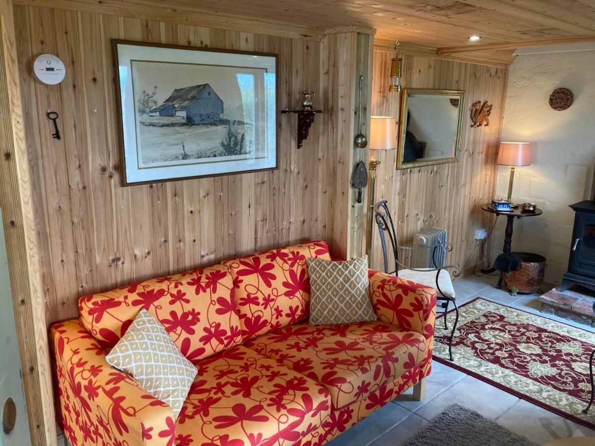 The Gin Palace With Cozy Logburner Holiday home Wrexham