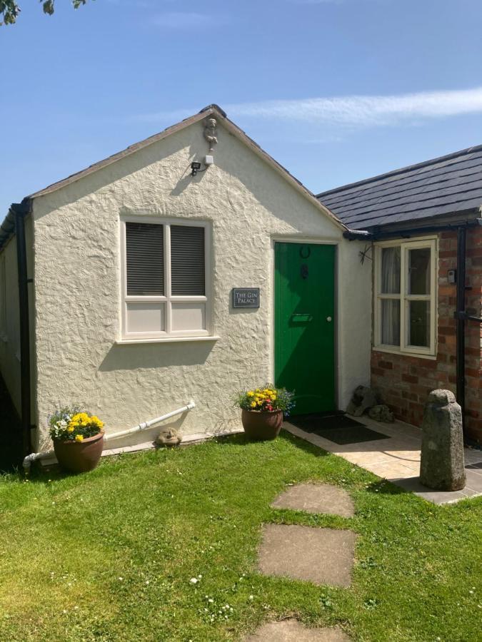 The Gin Palace With Cozy Logburner Holiday home *