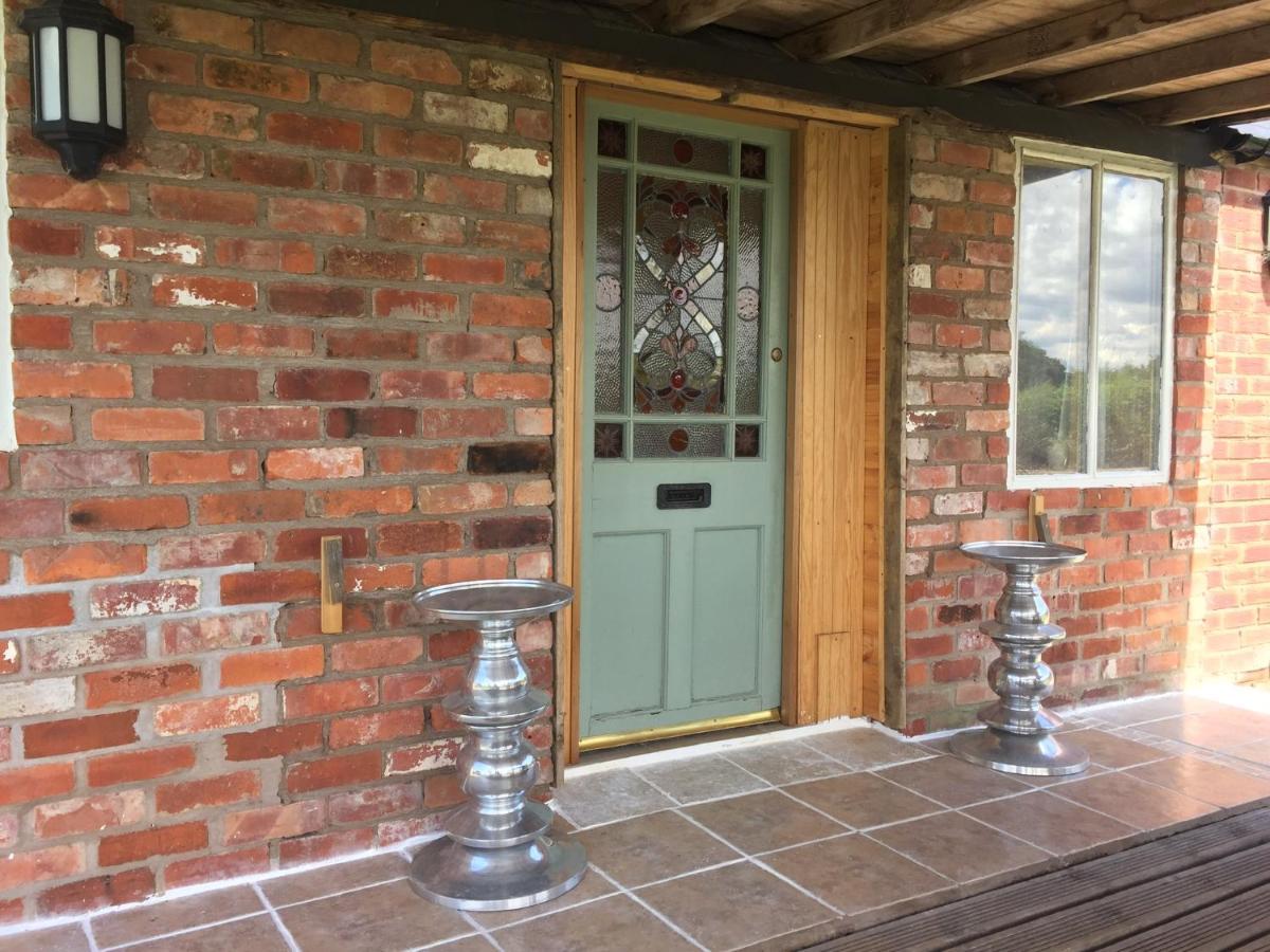 The Gin Palace With Cozy Logburner * Wrexham