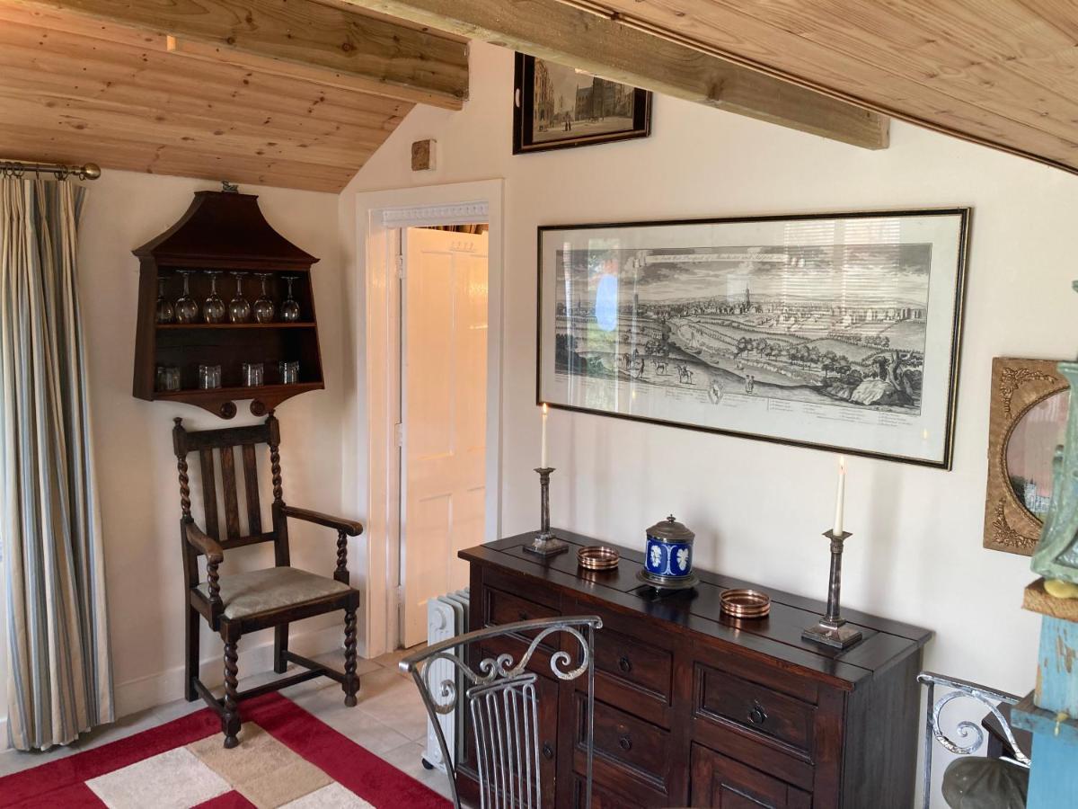 The Gin Palace With Cozy Logburner *