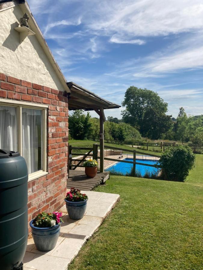 Holiday home The Gin Palace With Cozy Logburner
